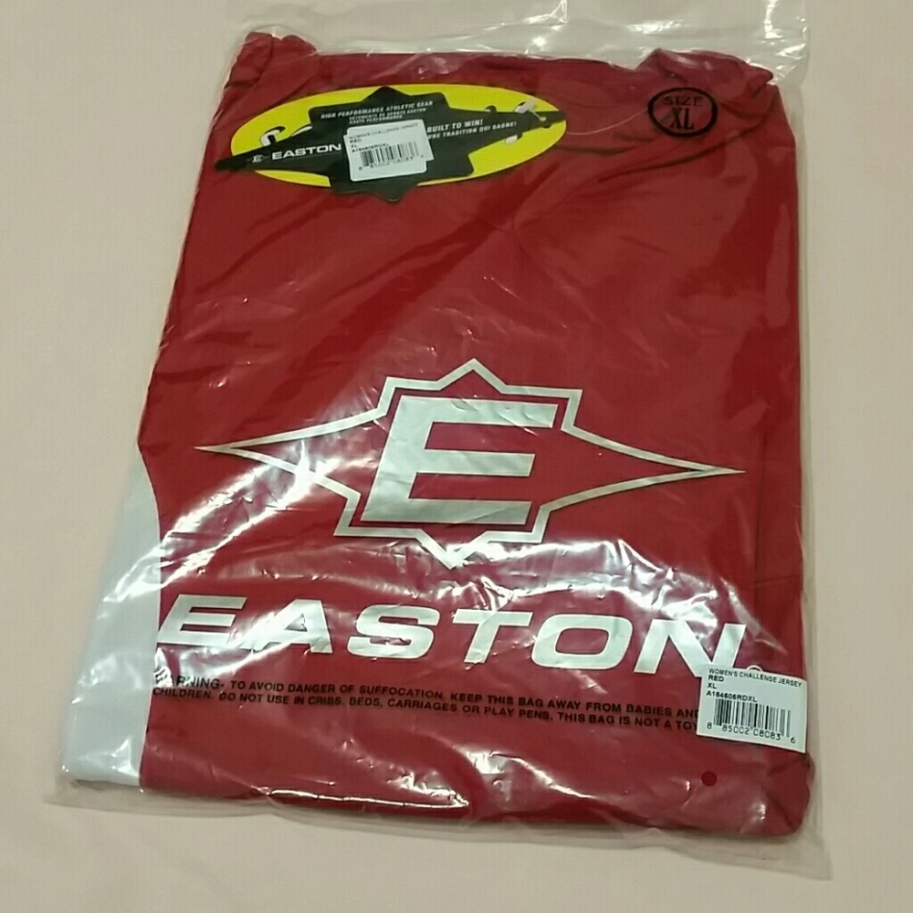 NWT. Women's  red/white athletic top. XL. - Picture 7 of 7